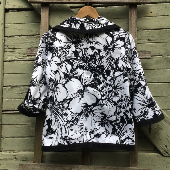 Chico’s Spring Jacket - Picture 2 of 4